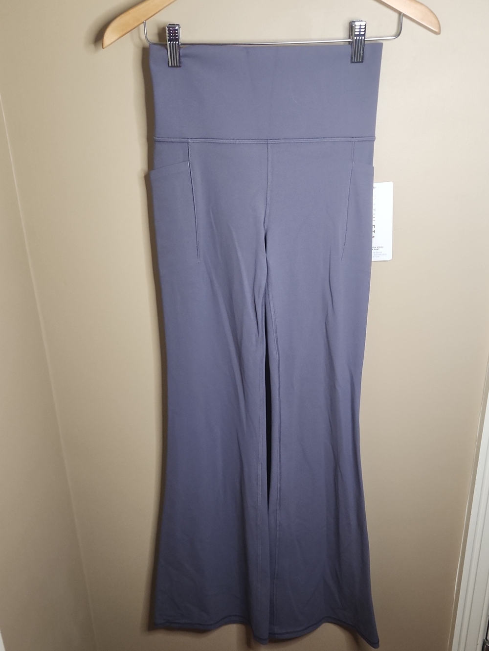 Athleta Salutation Stash Flare in Nightfall (?).  Size S.  #465607